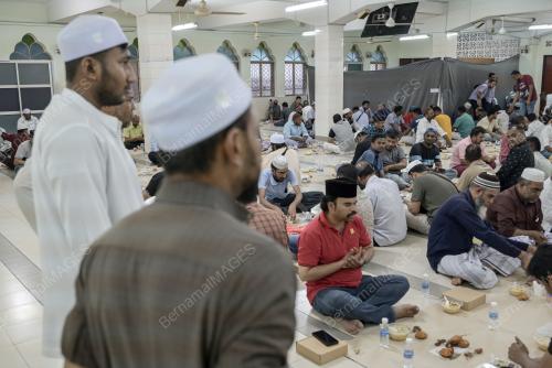 BERBUKA PUASA MASJID INDIA