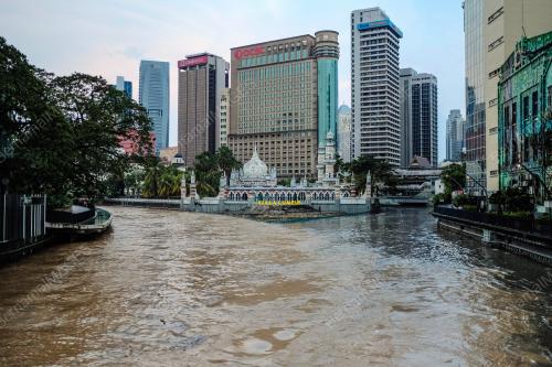 TINJAUAN CUACA HUJAN