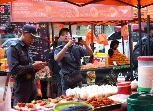 KEMENTERIAN PERDAGANGAN DALAM NEGERI DAN KOS SARA HIDUP