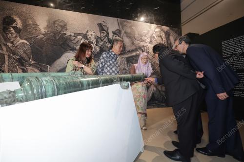 DATUK SERI DR WAN AZIZAH WAN ISMAIL