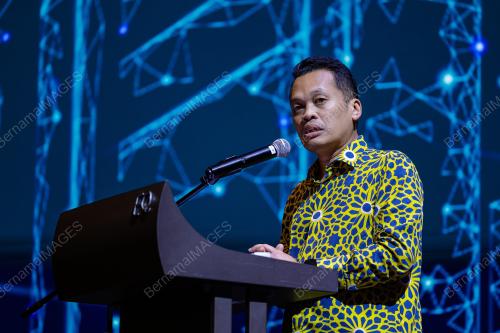 NIK NAZMI NIK AHMAD