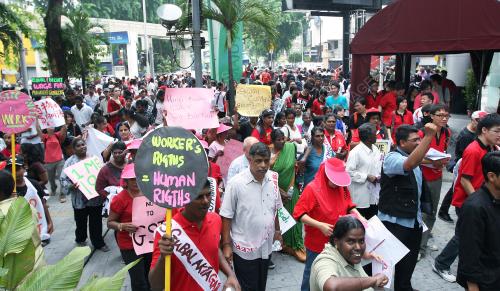 DEMO TUNTUTAN '' HARGA BARANG NAIK, GAJI BILA LAGI''