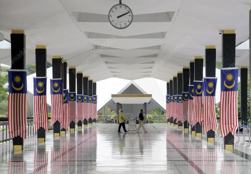 KL11_02082012_BENDERA