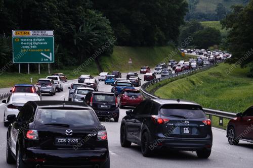 TINJAUAN ALIRAN TRAFIK DI LEBUHRAYA PANTAI TIMUR (LPT)