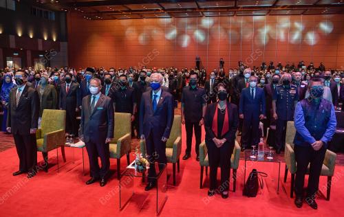DATUK SERI ISMAIL SABRI YAAKOB