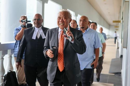 DATUK SERI BUNG MOKTAR RADIN