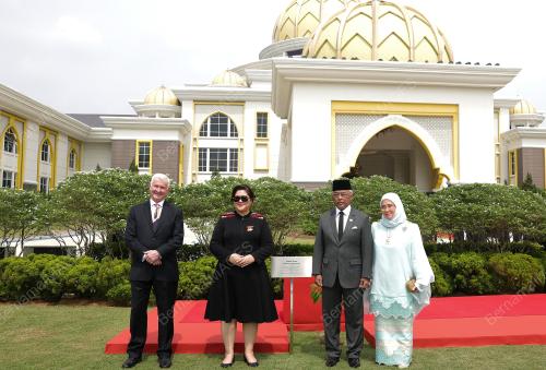AL-SULTAN ABDULLAH RI'AYATUDDIN AL-MUSTAFA BILLAH SHAH