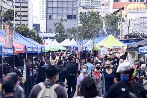 BAZAR DIBANJIRI ORANG RAMAI