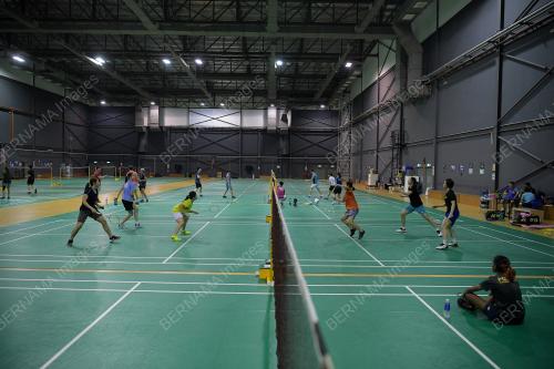 LATIHAN_BADMINTON