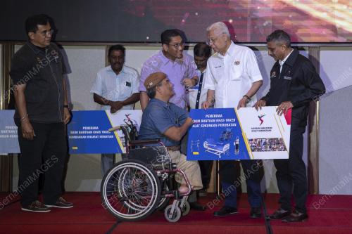 DATUK SERI ISMAIL SABRI YAAKOB