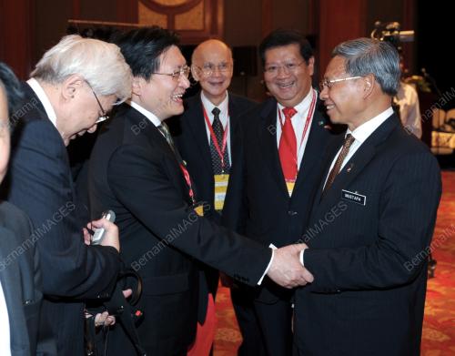 DATUK SERI MUSTAPA MOHAMED