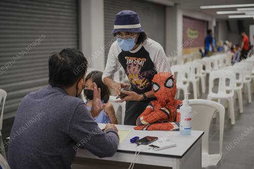 TINJAUAN PROGRAM IMUNISASI COVID-19 KANAK-KANAK (PICKIDS)