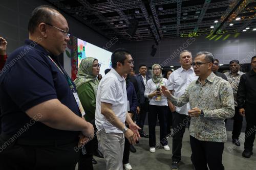 FAHMI FADZIL