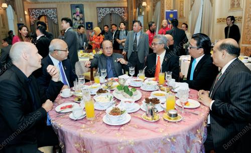 KL11_04092012_RAIS_JALUR_LEBAR