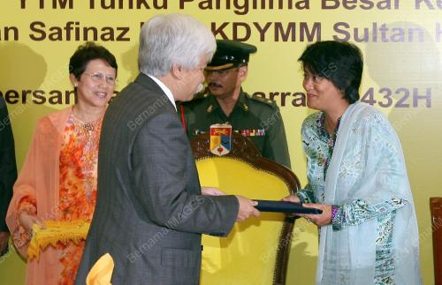 TUANKU MUHRIZ