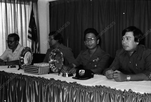 PEMUDA-PEMUDI INDONESIA