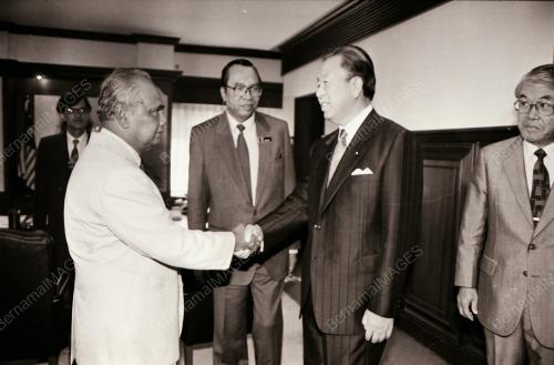 YAB ENCIK ABDUL GHAFAR BABA