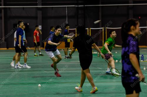 LATIHAN_BADMINTON
