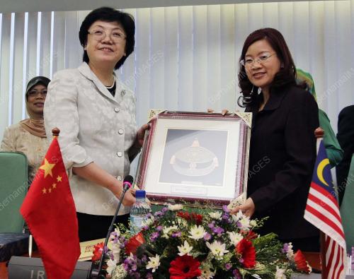 SENATOR HENG SEAI KIE