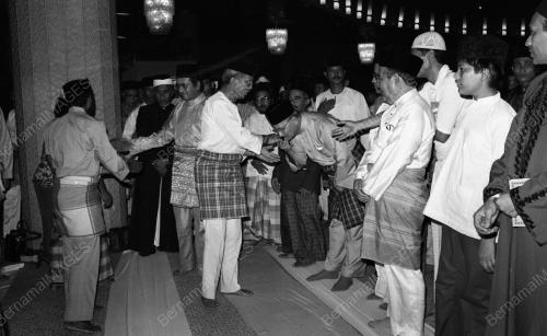 AGONG BERBUKA PUASA