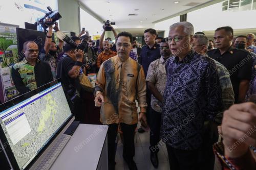 DATUK SERI ISMAIL SABRI YAAKOB