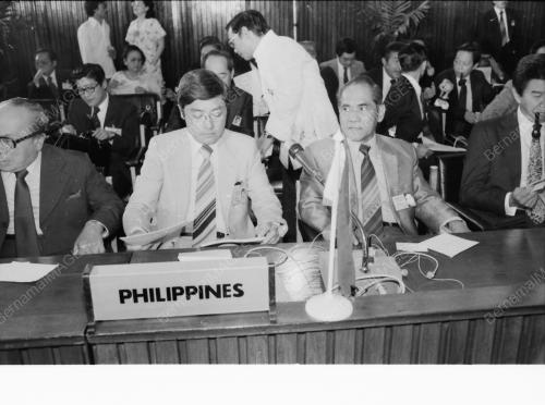 DATUK HUSSEIN PRESIDES AT SIGNING OF EEC