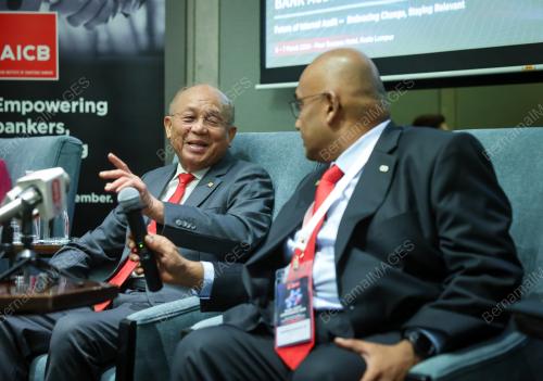 TAN SRI AZMAN HASHIM