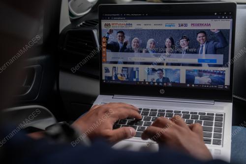 TINJAUAN PROGRAM INSENTIF PENGAMBILAN KERJA MYFUTUREJOB PERKESO