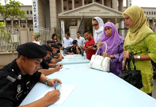 ANGGOTA POLIS