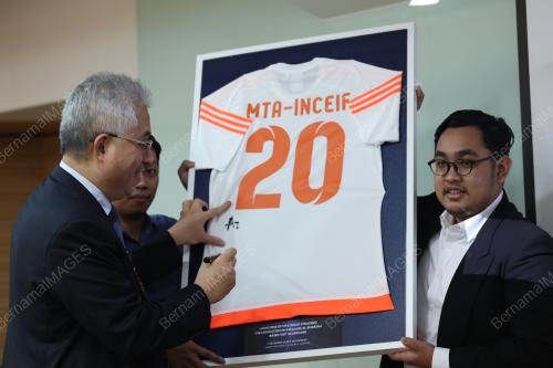 TAN SRI AZMAN MOKHTAR