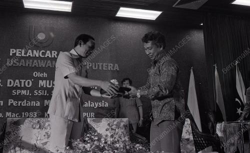 KL11_08012015_INSTITUT_USAHAWAN