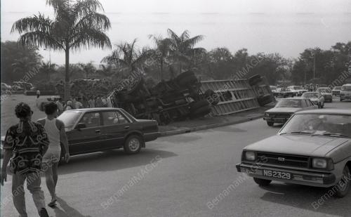 KL11_08012015_KEMALANGAN_TRAILER
