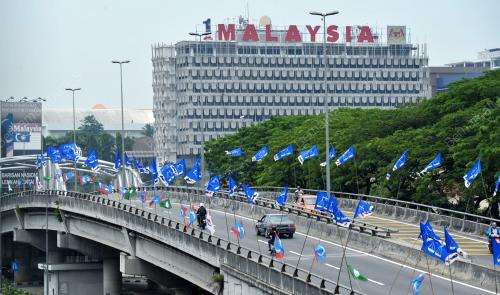 KL11_08042013_BENDERA