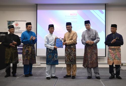 TAN SRI DR MOHD DAUD BAKAR