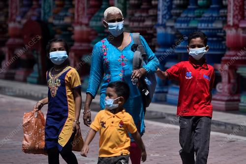 TINJAUAN PEMATUHAN PELITUP MUKA DI TEMPAT AWAM