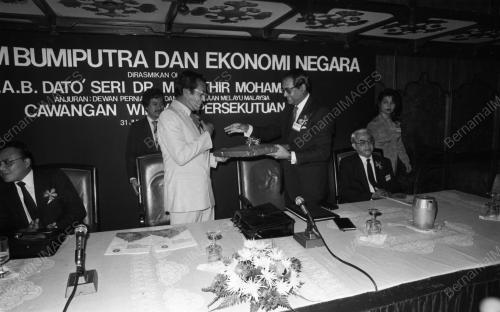 KL11_08092015_EKONOMI_NEGARA