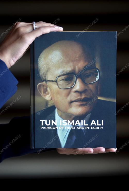 KL11_08102018_BUKU_BN201810049973