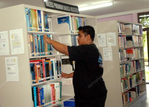 DATUK SITI MAZENAH SAAT