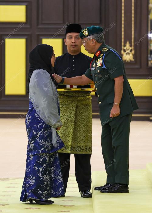AL-SULTAN ABDULLAH RI'AYATUDDIN AL-MUSTAFA BILLAH SHAH