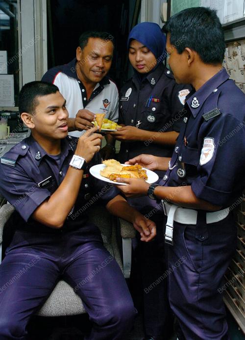 BUKA PUASA DALAM TUGAS