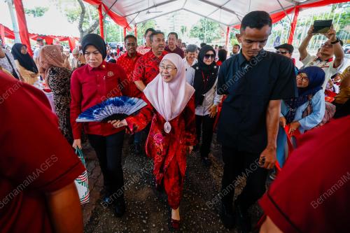 DATUK SERI DR WAN AZIZAH DR ISMAIL