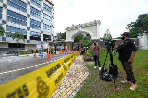 KETUA-KETUA PARTI MENGADAP YDPA AGONG