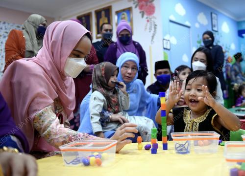 TENGKU PUTERI RAJA TENGKU PUTERI AFZAN AMINAH HAFIDZATULLAH