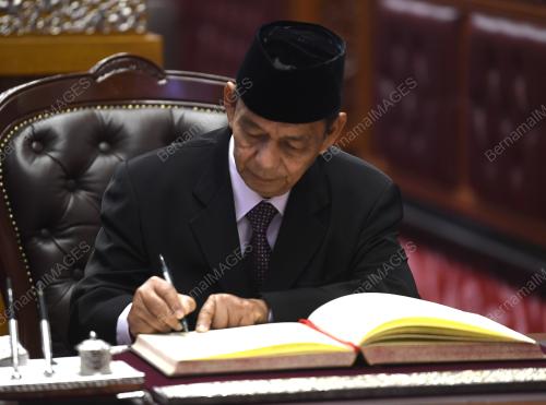 SENATOR AZIZ ARIFFIN
