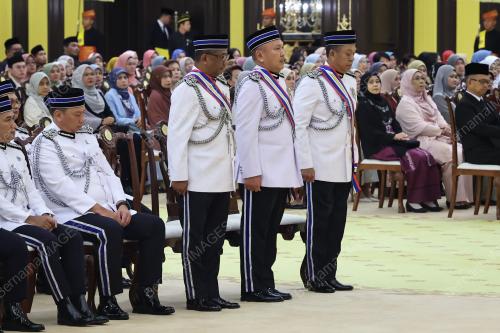 AL-SULTAN ABDULLAH RI'AYATUDDIN AL-MUSTAFA BILLAH SHAH