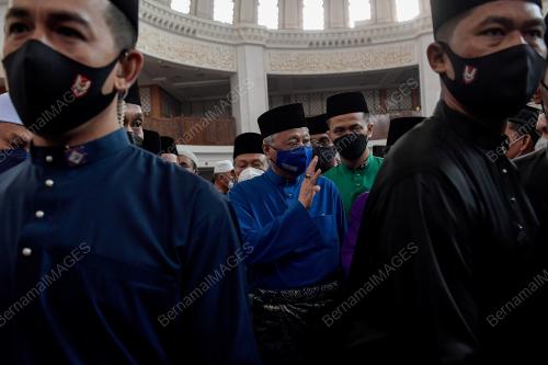 DATUK SERI ISMAIL SABRI YAAKOB