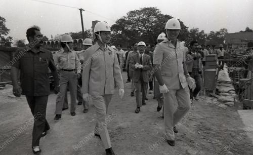 DR. MAHATHIR MOHAMAD