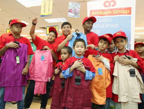 AM BANK SUMBANGAN KEPADA ANAK YATIM