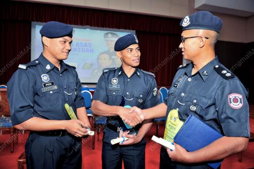 KL11_10082012_POLIS