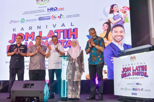 DATUK SERI DR WAN AZIZAH WAN ISMAIL